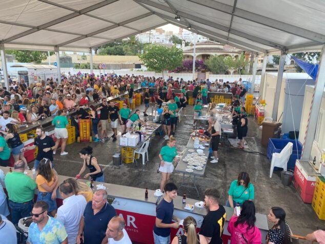 Imagen: Gran ambiente en el bar de los toros Fogueres Xàbia