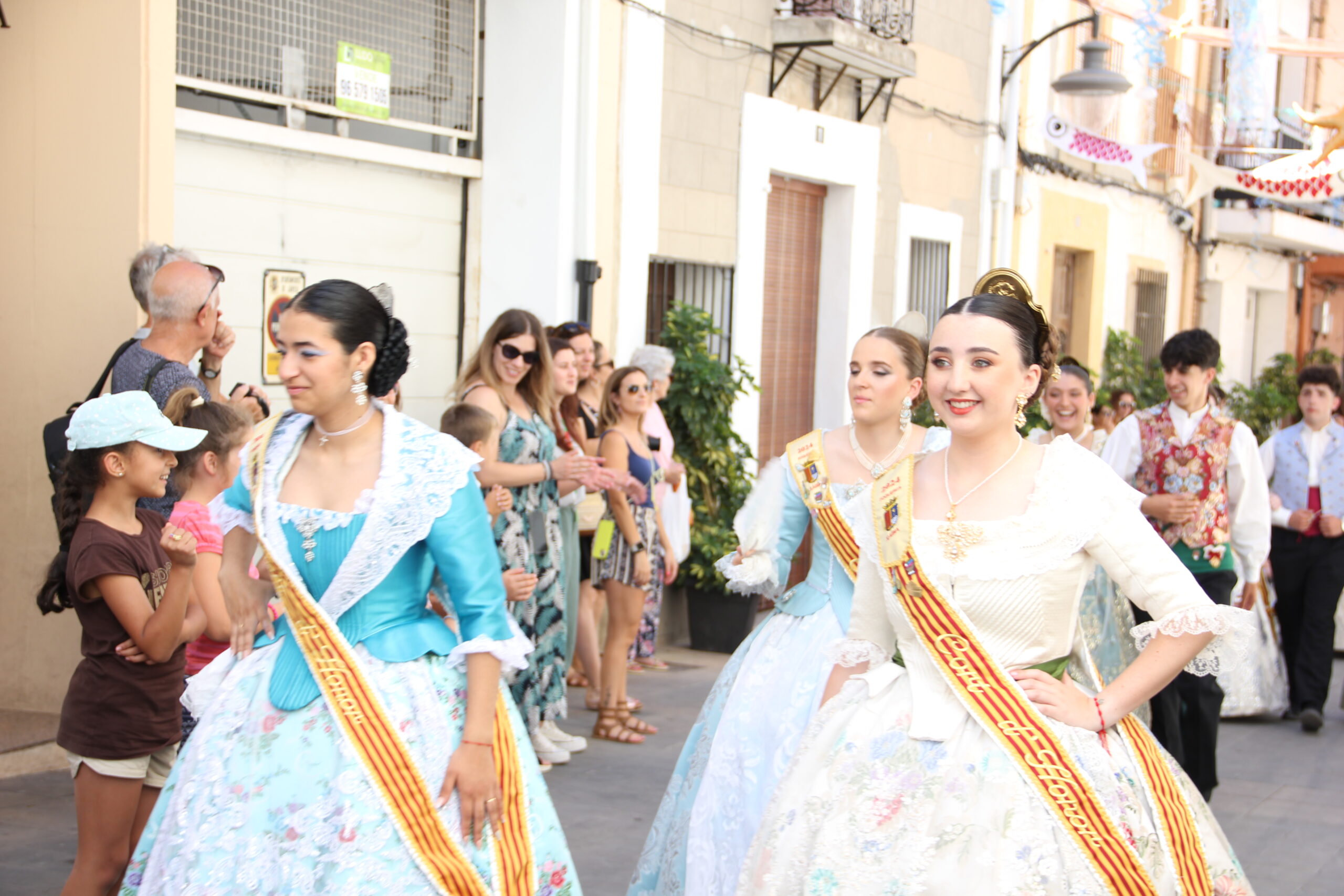 Pasacalle calles engalanadas y cremà de les Fogueres de los mayores (17)