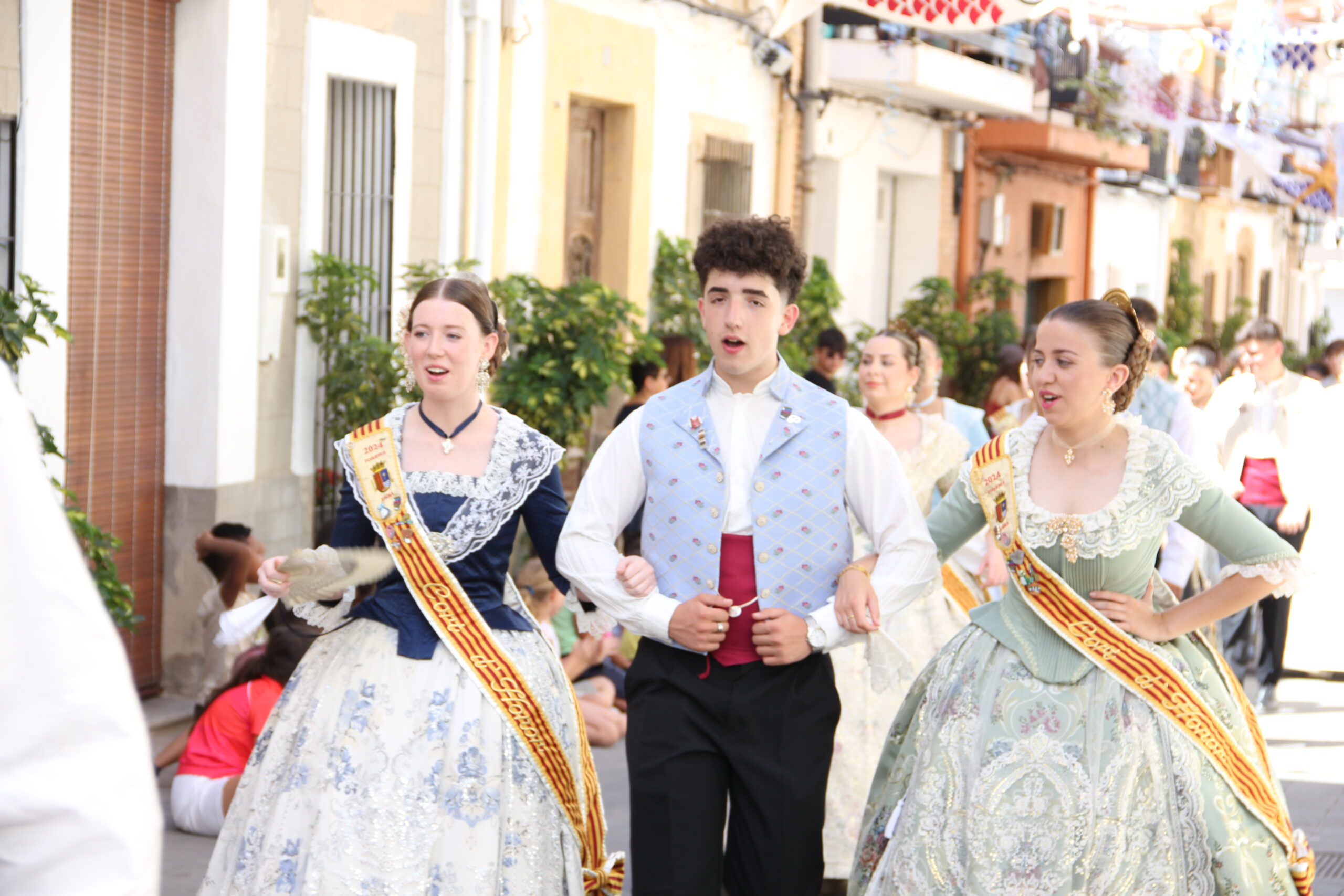 Pasacalle calles engalanadas y cremà de les Fogueres de los mayores (18)