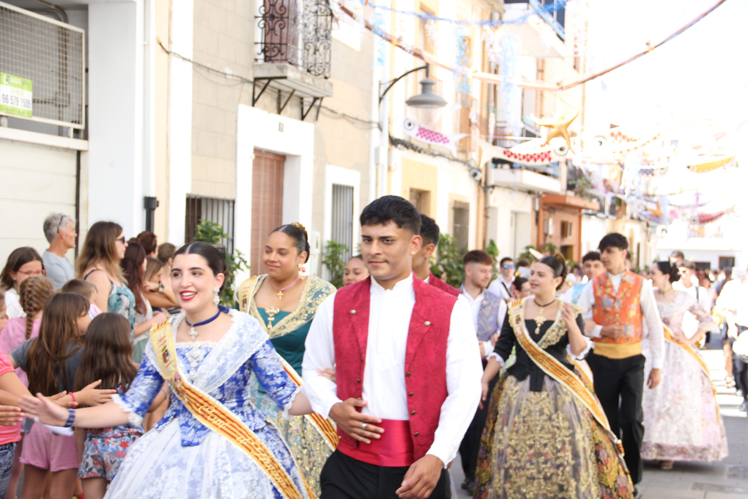 Pasacalle calles engalanadas y cremà de les Fogueres de los mayores (19)