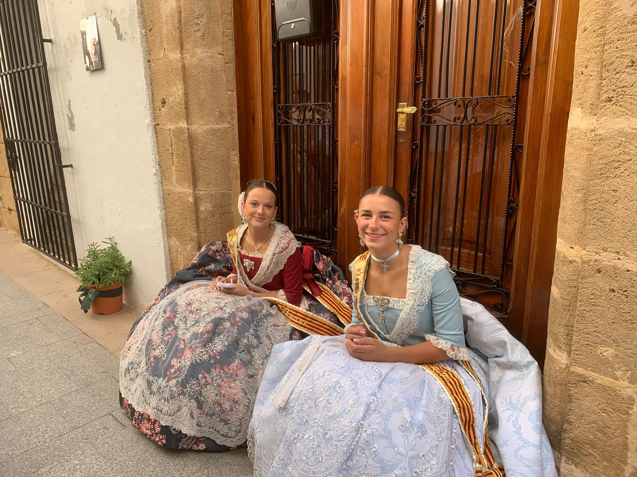 Pasacalle calles engalanadas y cremà de les Fogueres de los mayores (2)