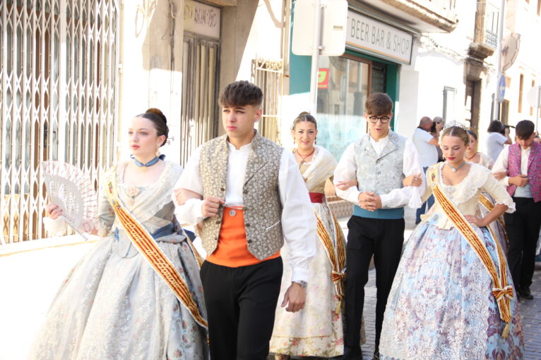 Pasacalle calles engalanadas y cremà de les Fogueres de los mayores (6)