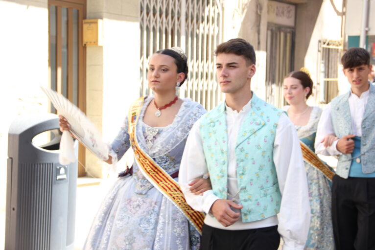 Pasacalle calles engalanadas y cremà de les Fogueres de los mayores (7)