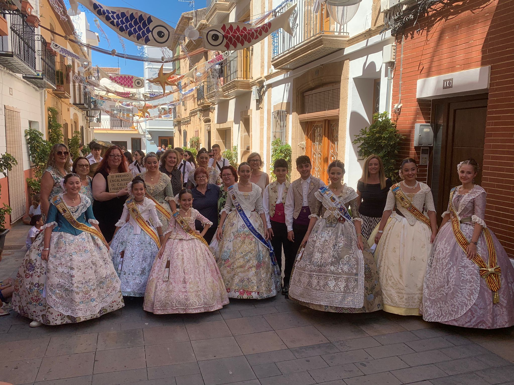 Pasacalle calles engalanadas y cremà de les Fogueres de los mayores (7)