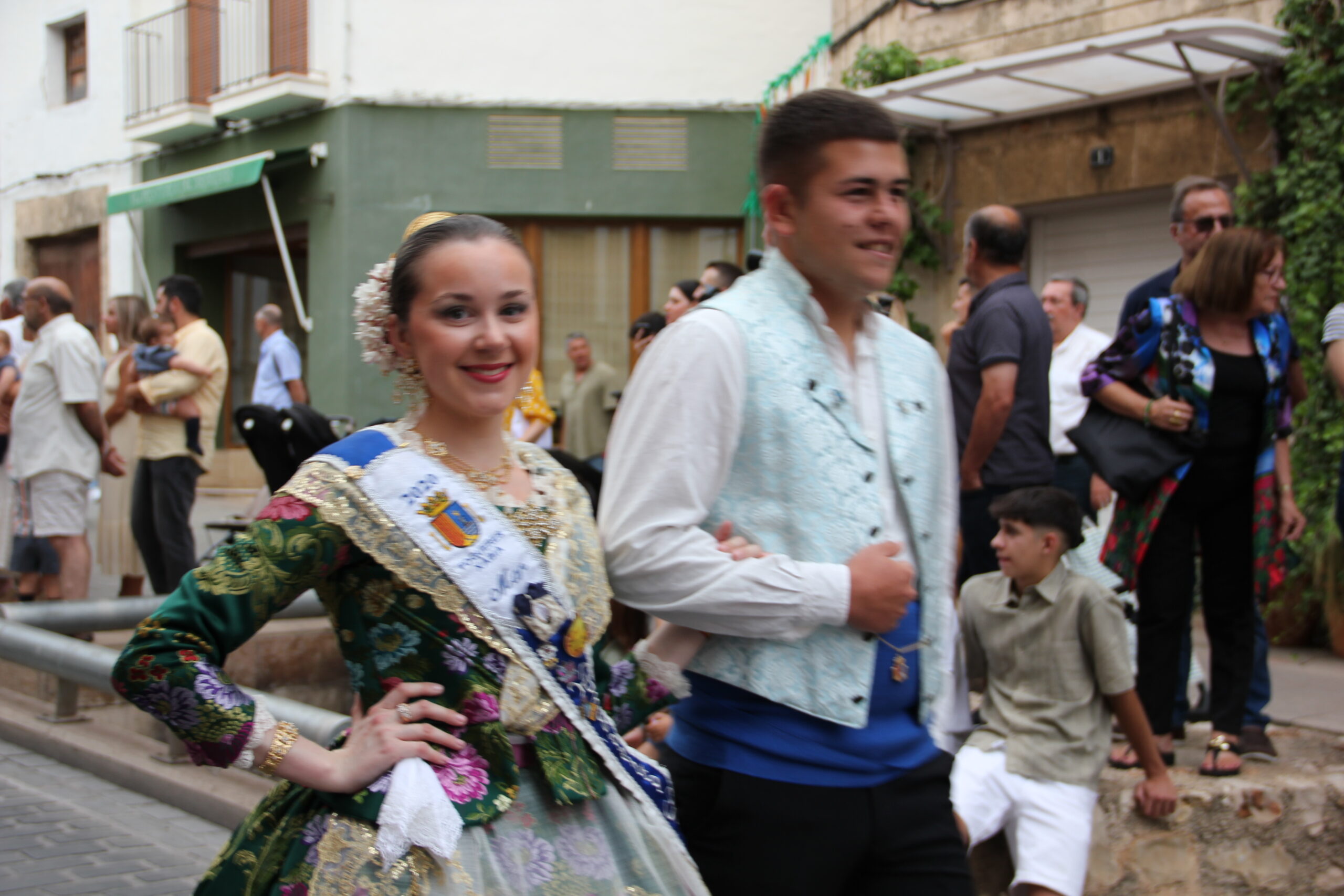 Pasacalle de homenaje a los representantes de los 75 años de las fiestas de Fogueres Xàbia (12)