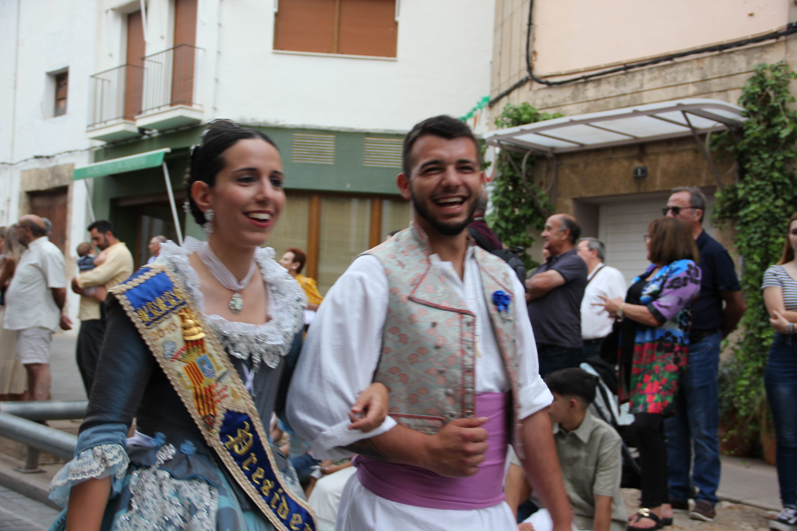 Pasacalle de homenaje a los representantes de los 75 años de las fiestas de Fogueres Xàbia (18)