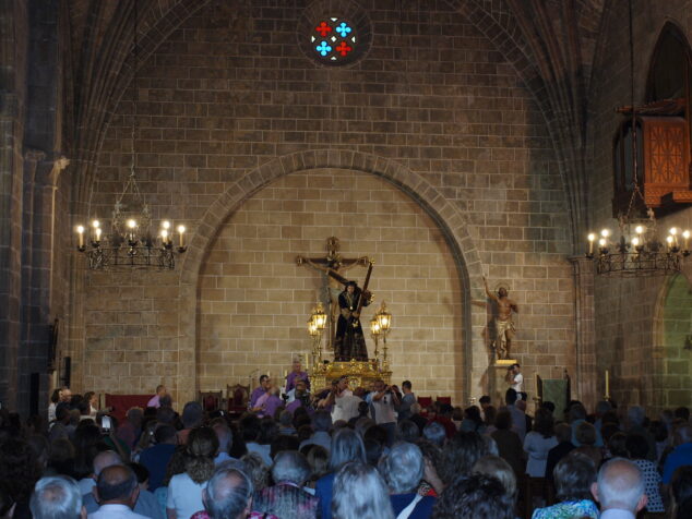 Imagen: Jesús Nazareno llega a la Iglesia de San Bartolomé