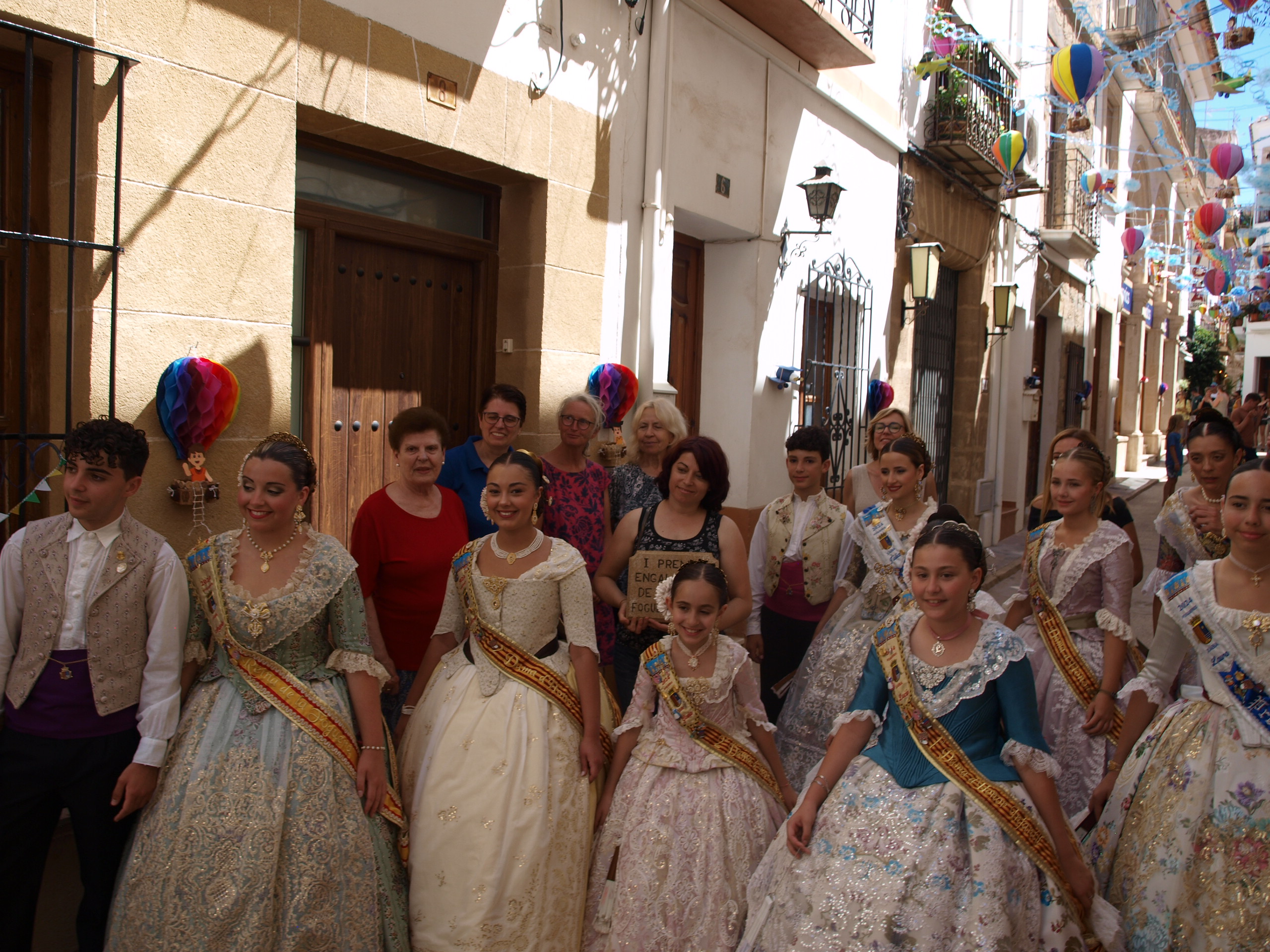 Sant Pere Màrtir gana el primer premio de calles engalanadas Fogueres 2024