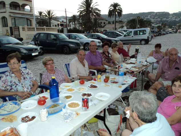 Imagen: Una de las cenas de verano de la Quintà del 65 en 2012