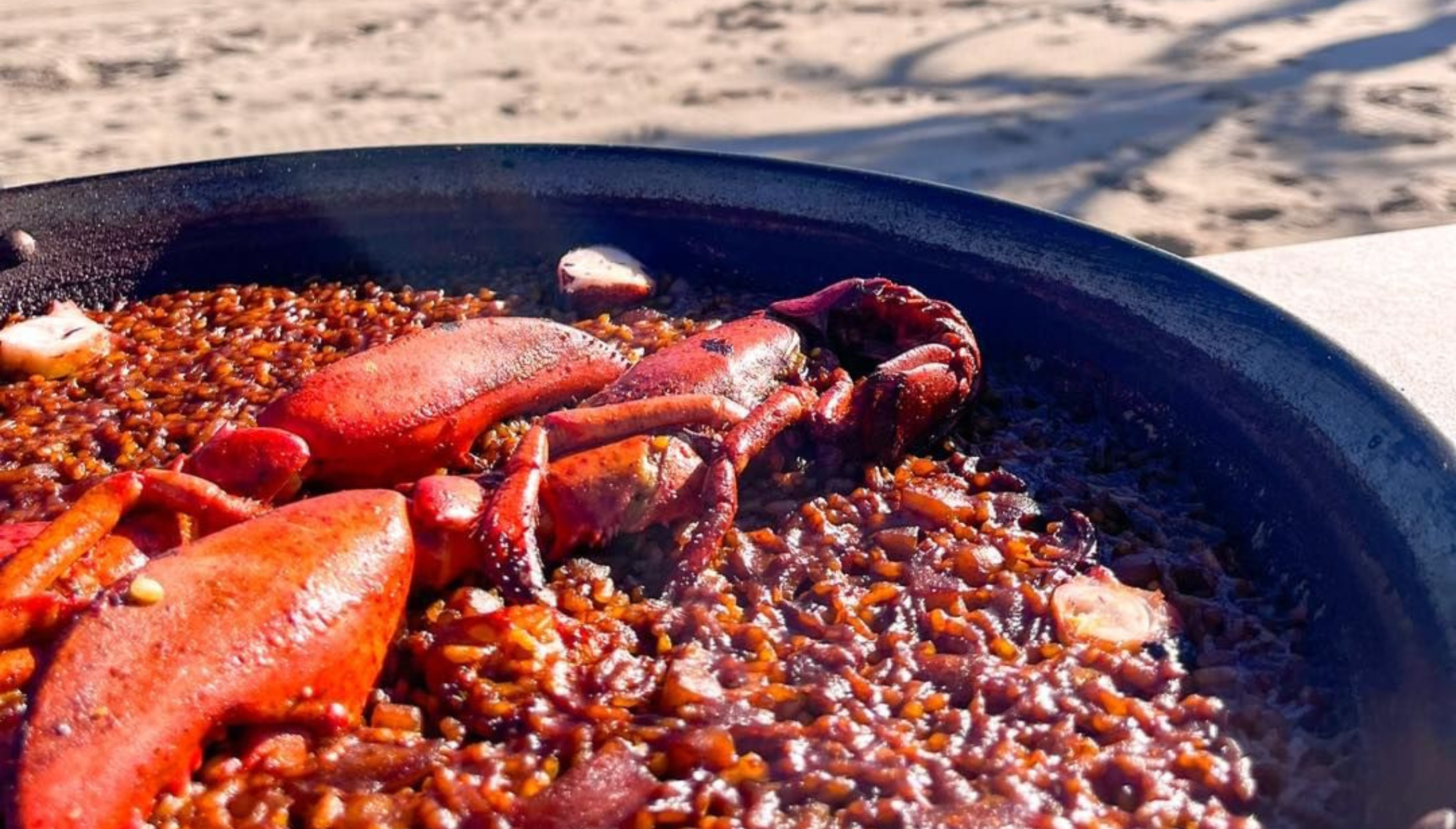 Disfruta de un buen arroz con vistas a la playa