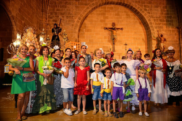 Imagen: Ofrenda a la Virgen