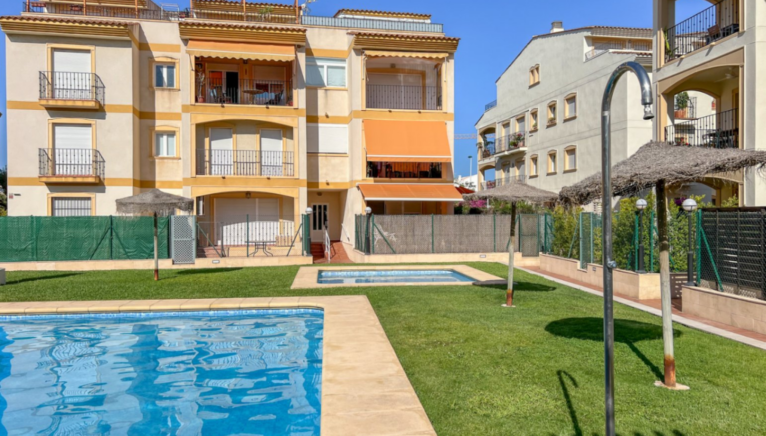 Ático duplex con piscina comunitaria en Jávea