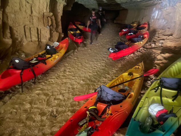 Imagen: Excursiones en kayak a la Cova Tallada