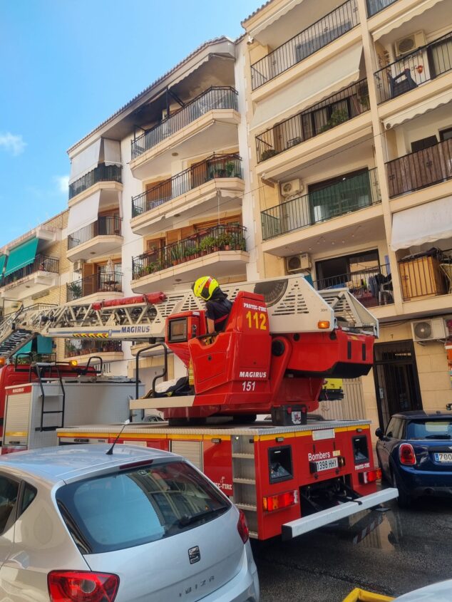 Imagen: Bomberos en la intervención del incendio