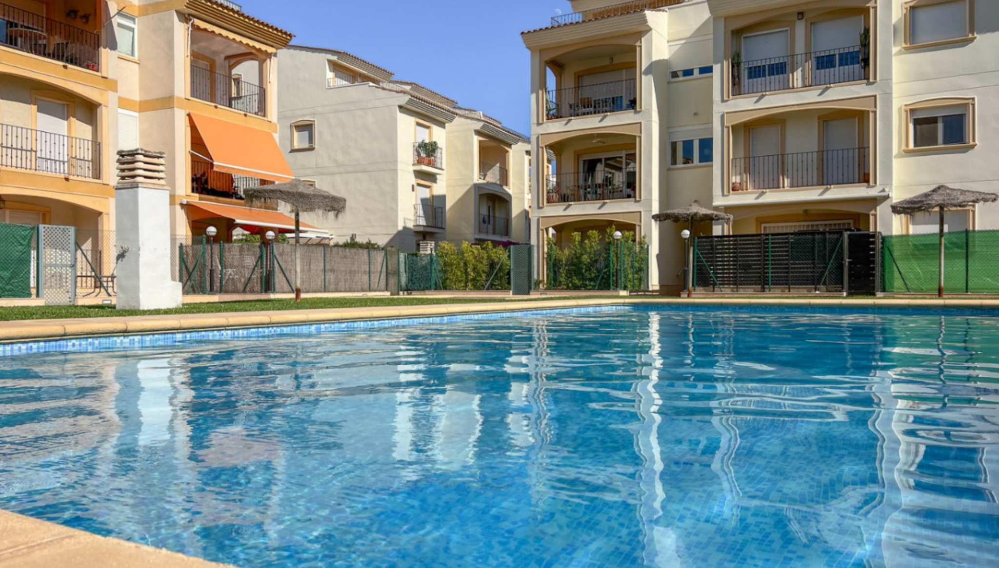 Bonita piscina para refrescarse en Jávea