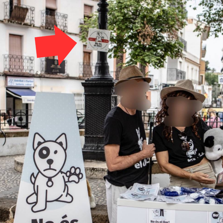 Cartel de la campaña del PSOE colgado en una farola | Foto PP