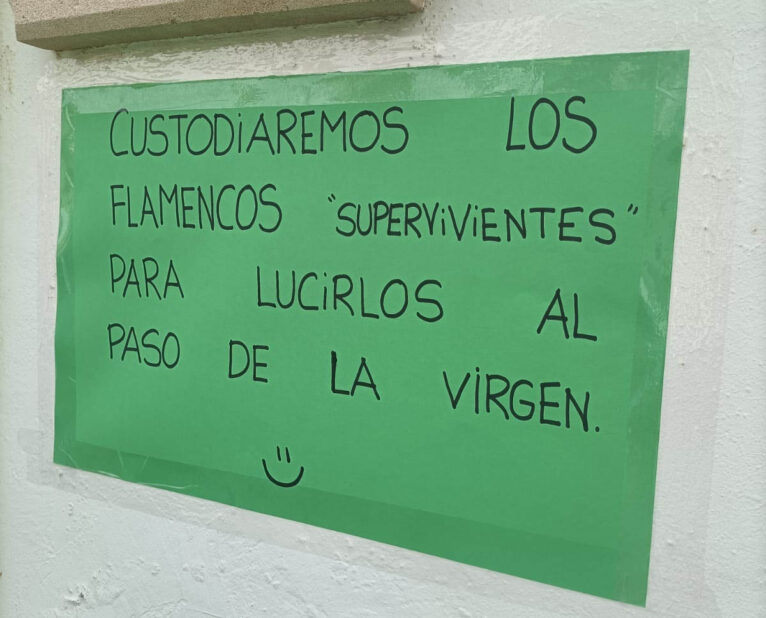 Cartel en la calle Triana de Xàbia ante los actos vandálicos