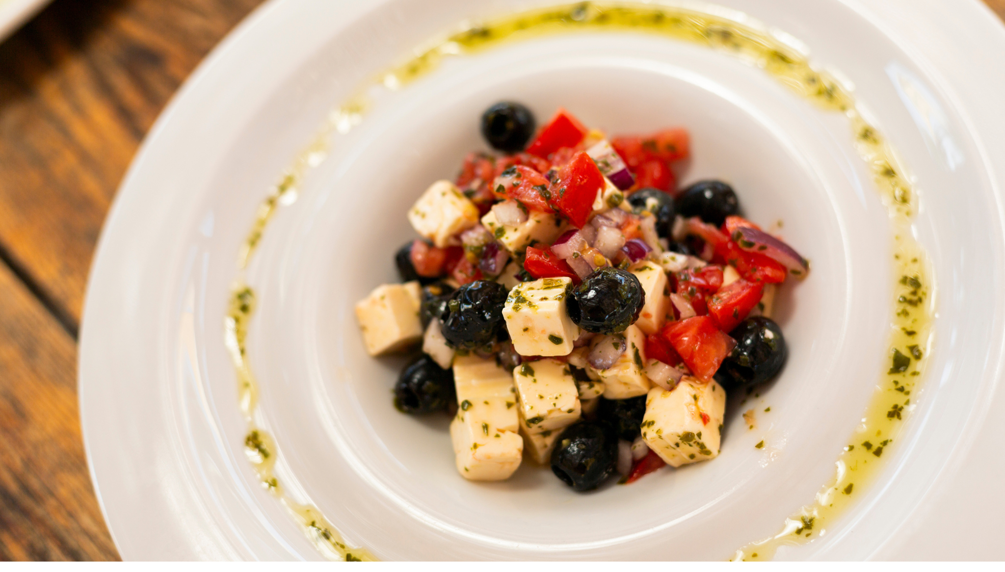 Ensaladas frescas ideales para empezar una comida