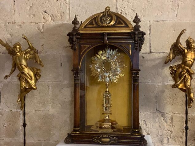 Imagen: Piezas expuestas en el museo sacro en la Iglesia San Bartolomé de Xàbia