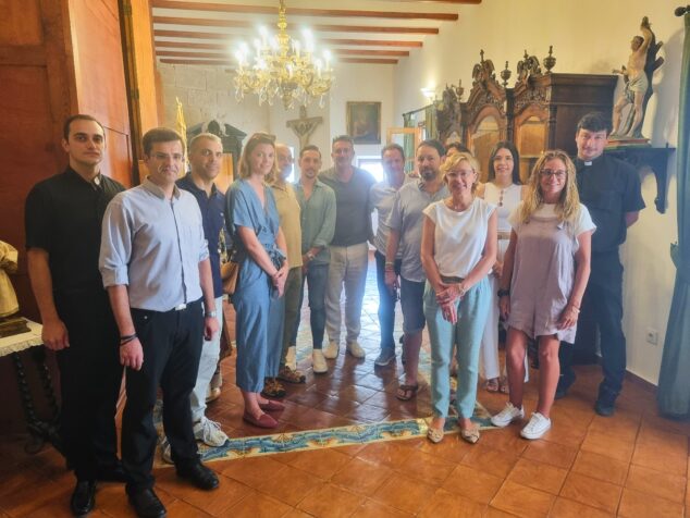 Imagen: Visita de autoridades al nuevo museo de la Parroquia de San Bartolomé