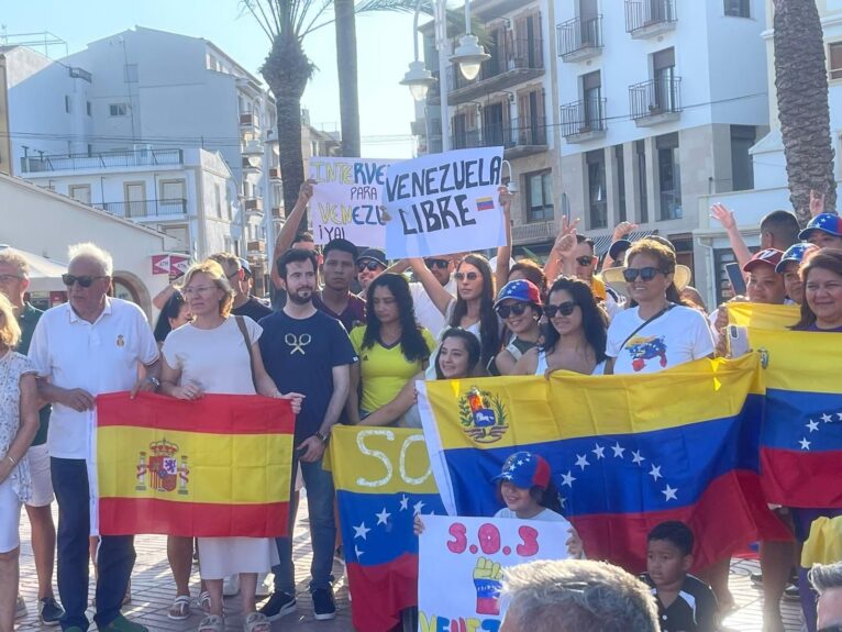 Autoridades políticas en la manifestación por Venezuela