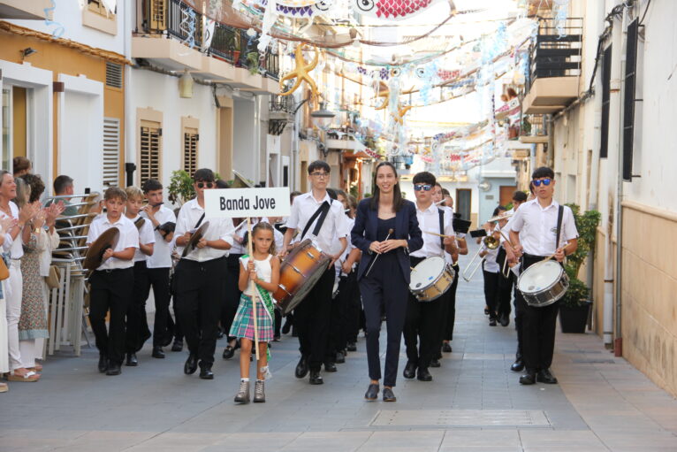 Encuentro comarcal de Bandas de Musica en el 60 aniversario de la banda de Xàbia (13)