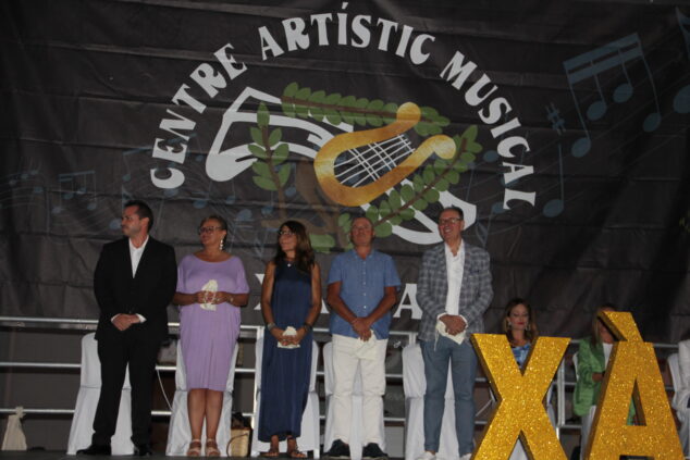 Imagen: Presidentes del CAM en el Encuentro comarcal de Bandas de Música en el 60 aniversario de la banda de Xàbia