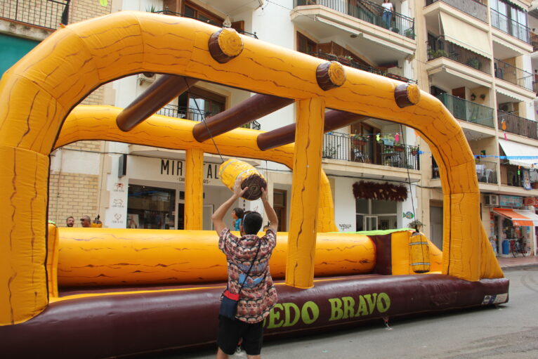 Las peñas marineras participan en el Gran Prix de las Fiestas de Loreto Xàbia (12)