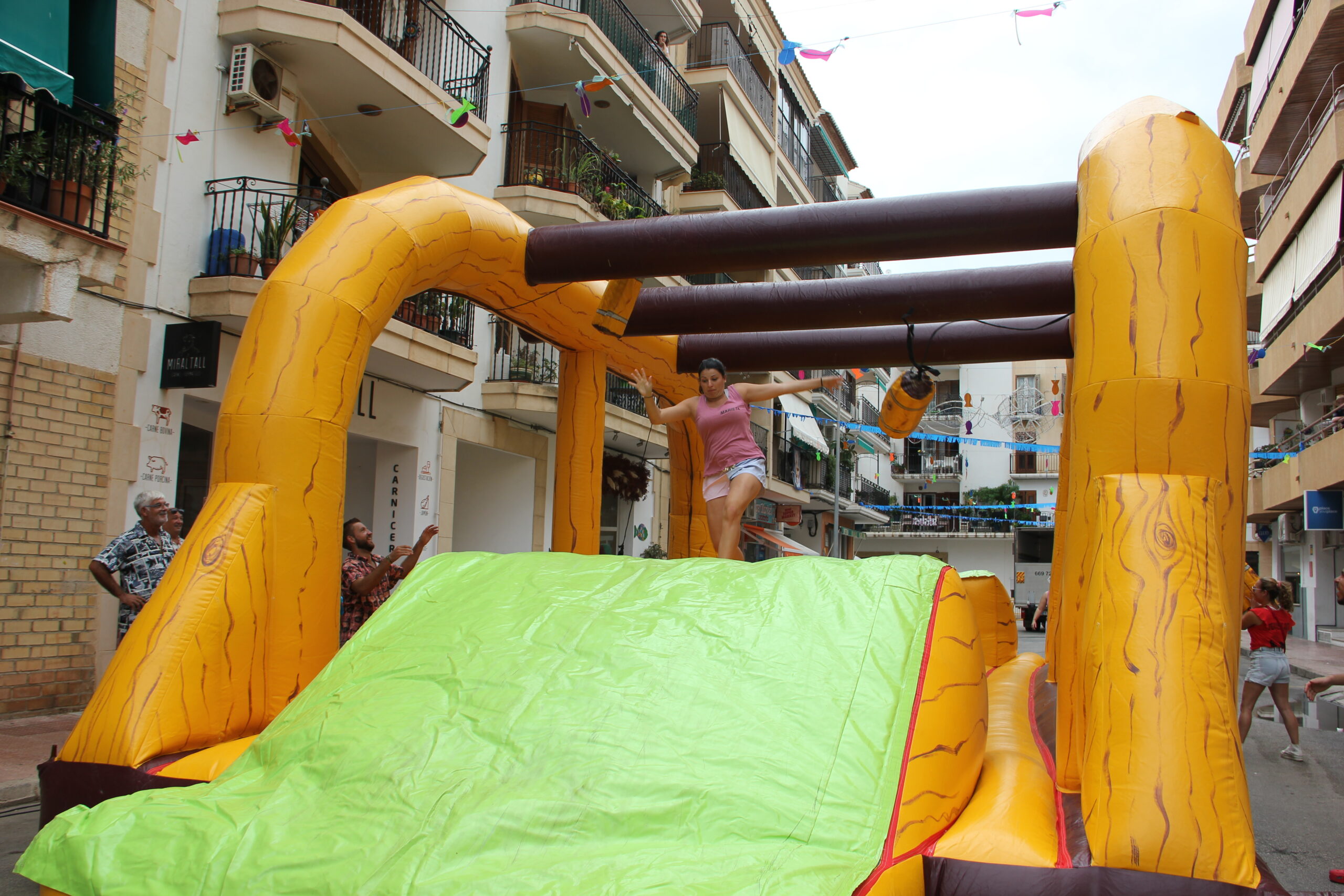 Las peñas marineras participan en el Gran Prix de las Fiestas de Loreto Xàbia (14)