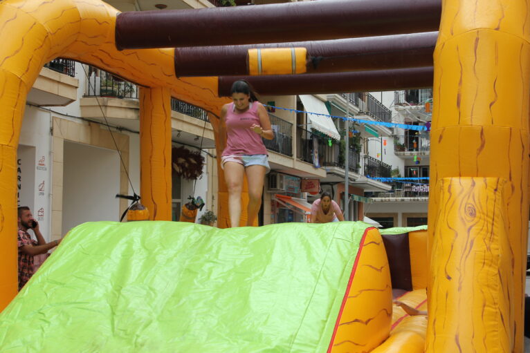 Las peñas marineras participan en el Gran Prix de las Fiestas de Loreto Xàbia (22)