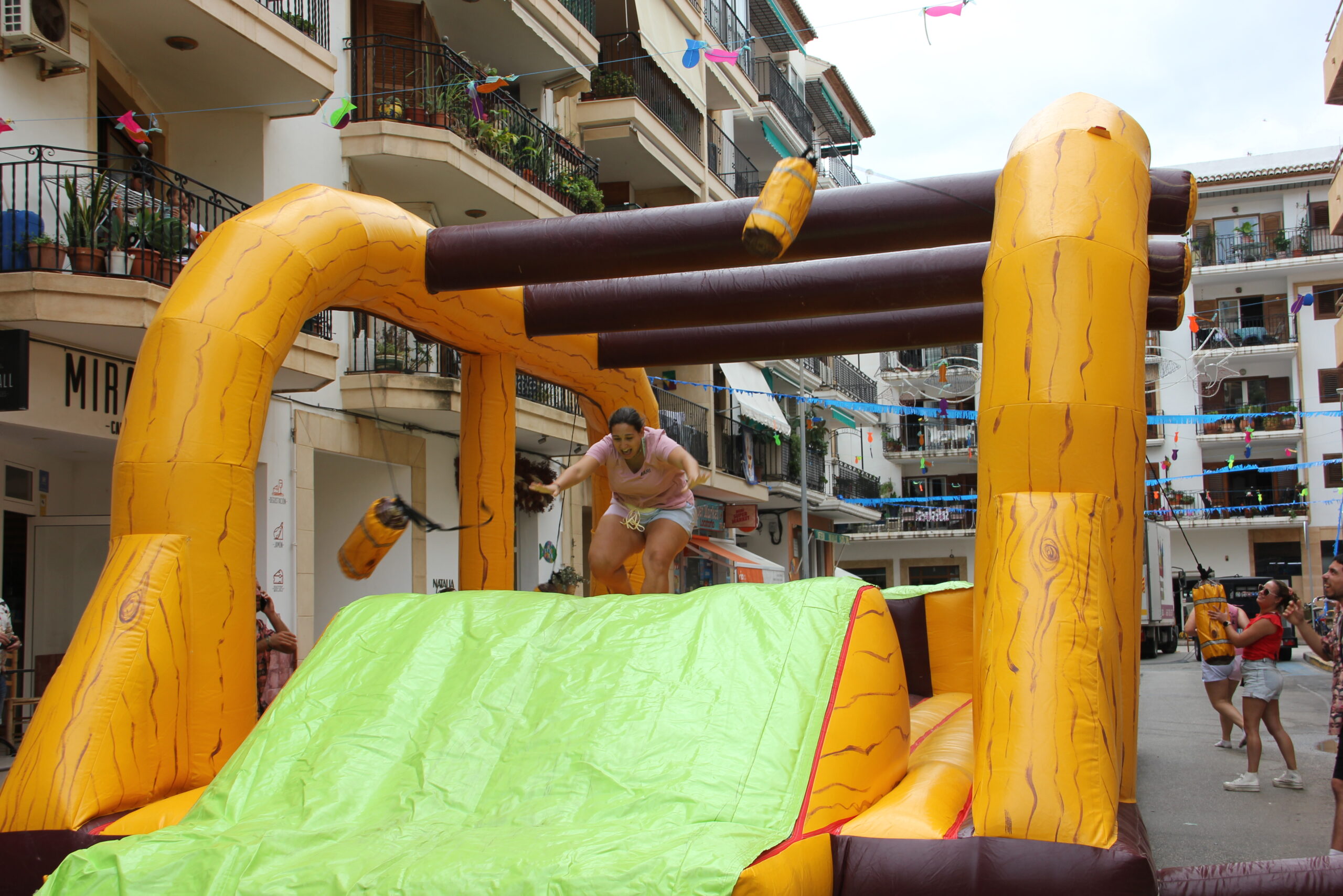 Las peñas marineras participan en el Gran Prix de las Fiestas de Loreto Xàbia (23)