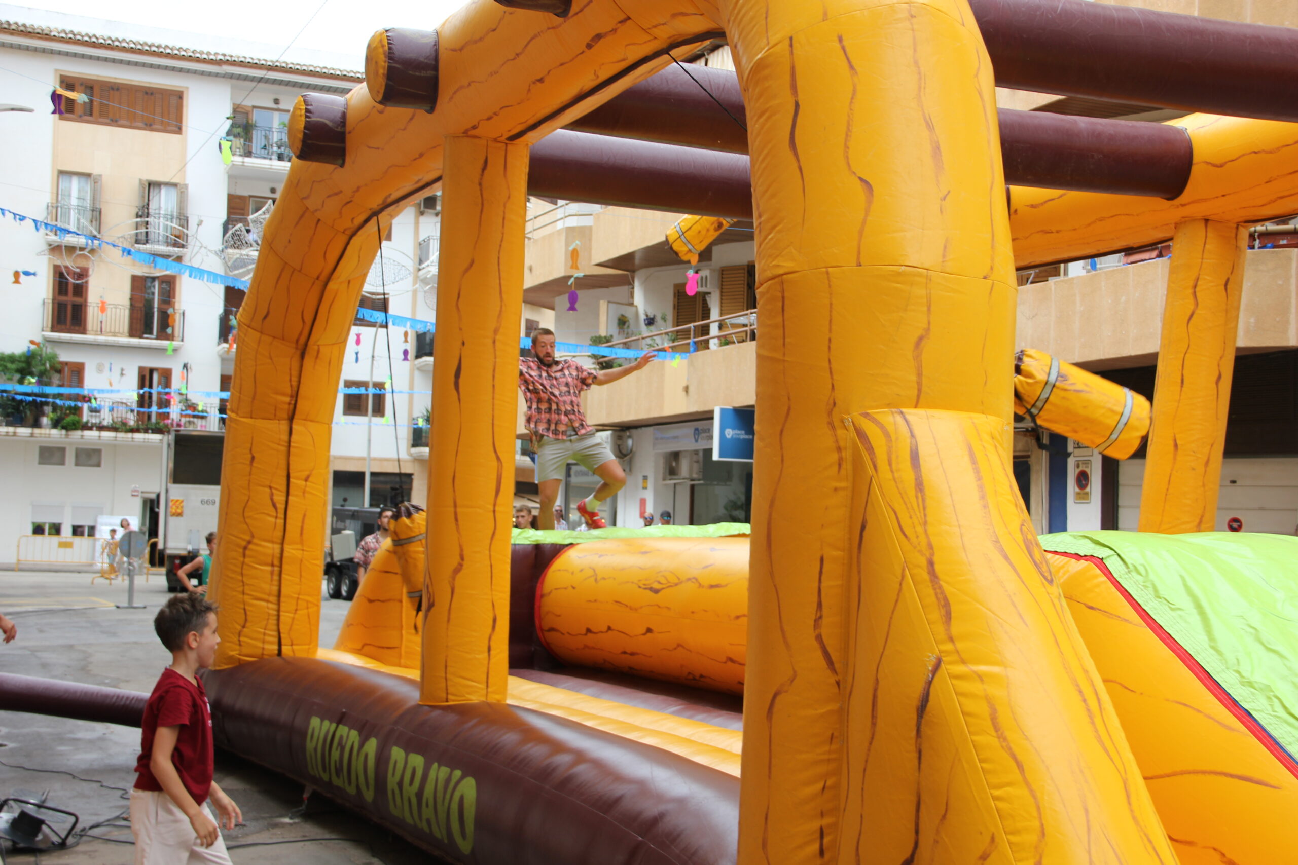 Las peñas marineras participan en el Gran Prix de las Fiestas de Loreto Xàbia (25)