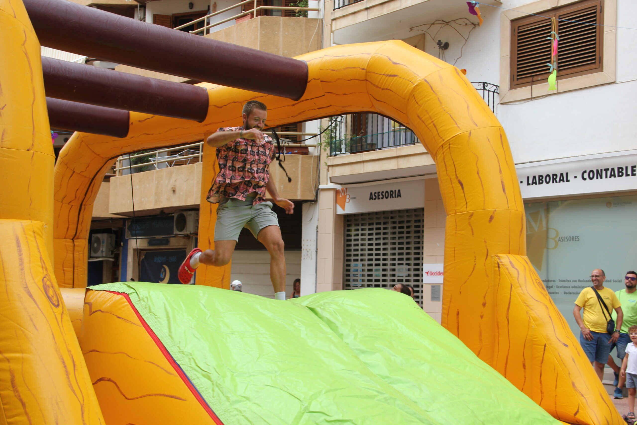 Las peñas marineras participan en el Gran Prix de las Fiestas de Loreto Xàbia (26)