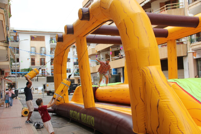 Las peñas marineras participan en el Gran Prix de las Fiestas de Loreto Xàbia (32)