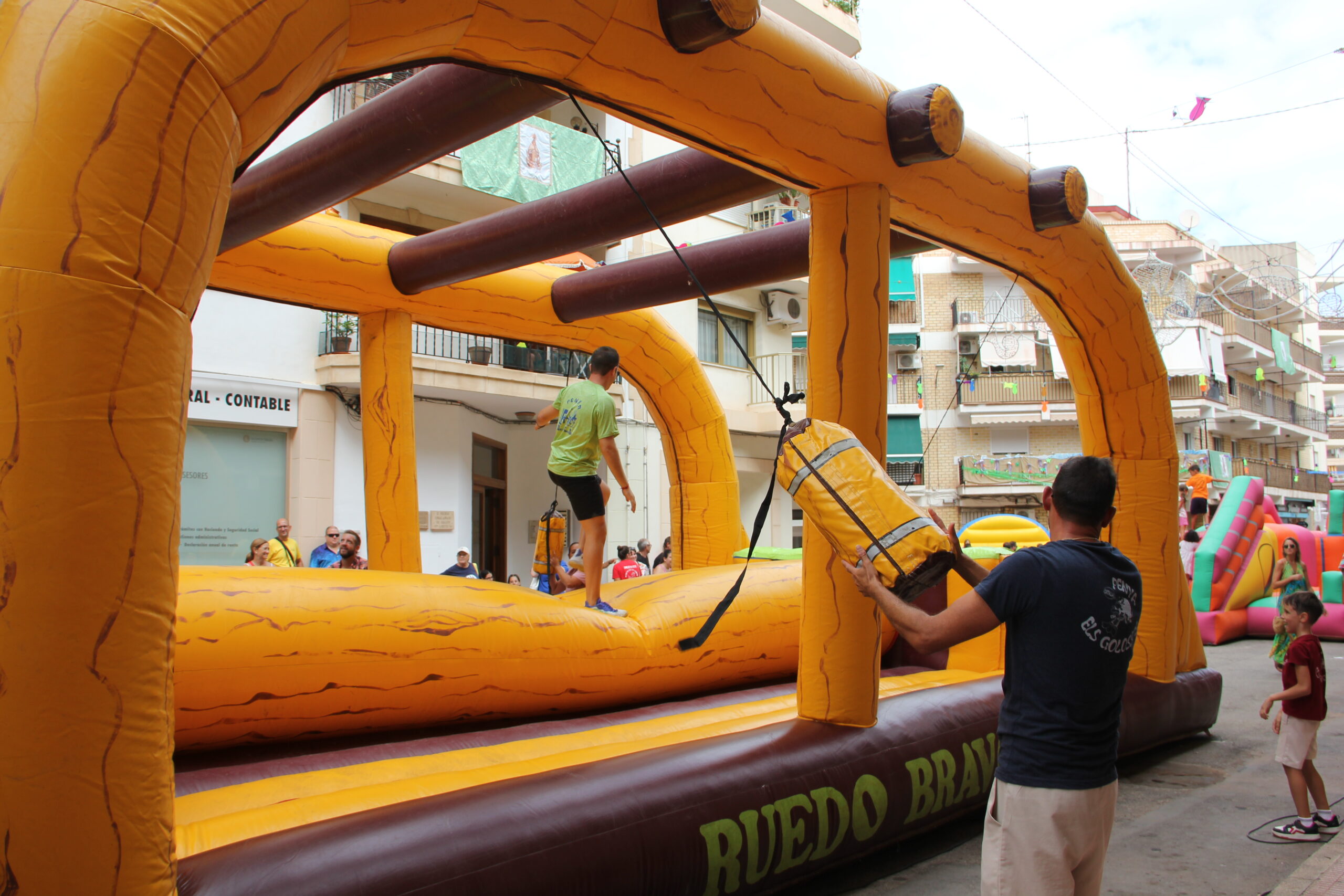 Las peñas marineras participan en el Gran Prix de las Fiestas de Loreto Xàbia (34)