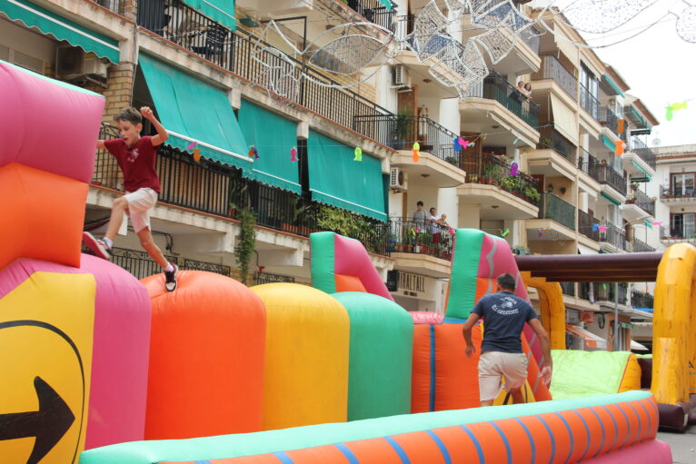 Las peñas marineras participan en el Gran Prix de las Fiestas de Loreto Xàbia (5)