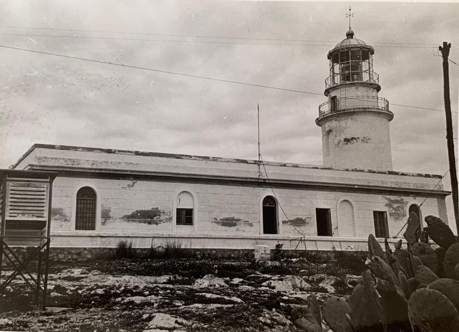 Lateral del Faro del Cabo San Antonio en los años 40