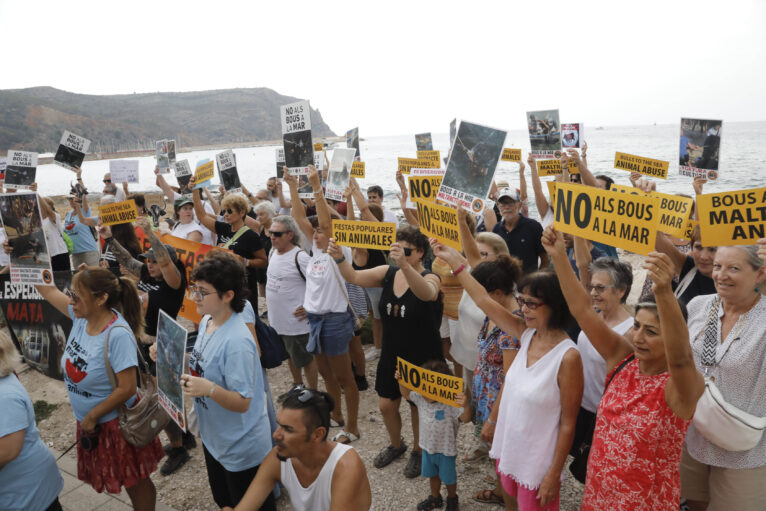 Manifestación antitaurina en Xàbia (11)