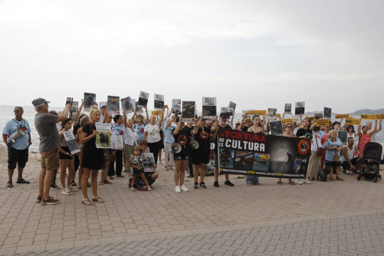 Manifestación antitaurina en Xàbia (13)