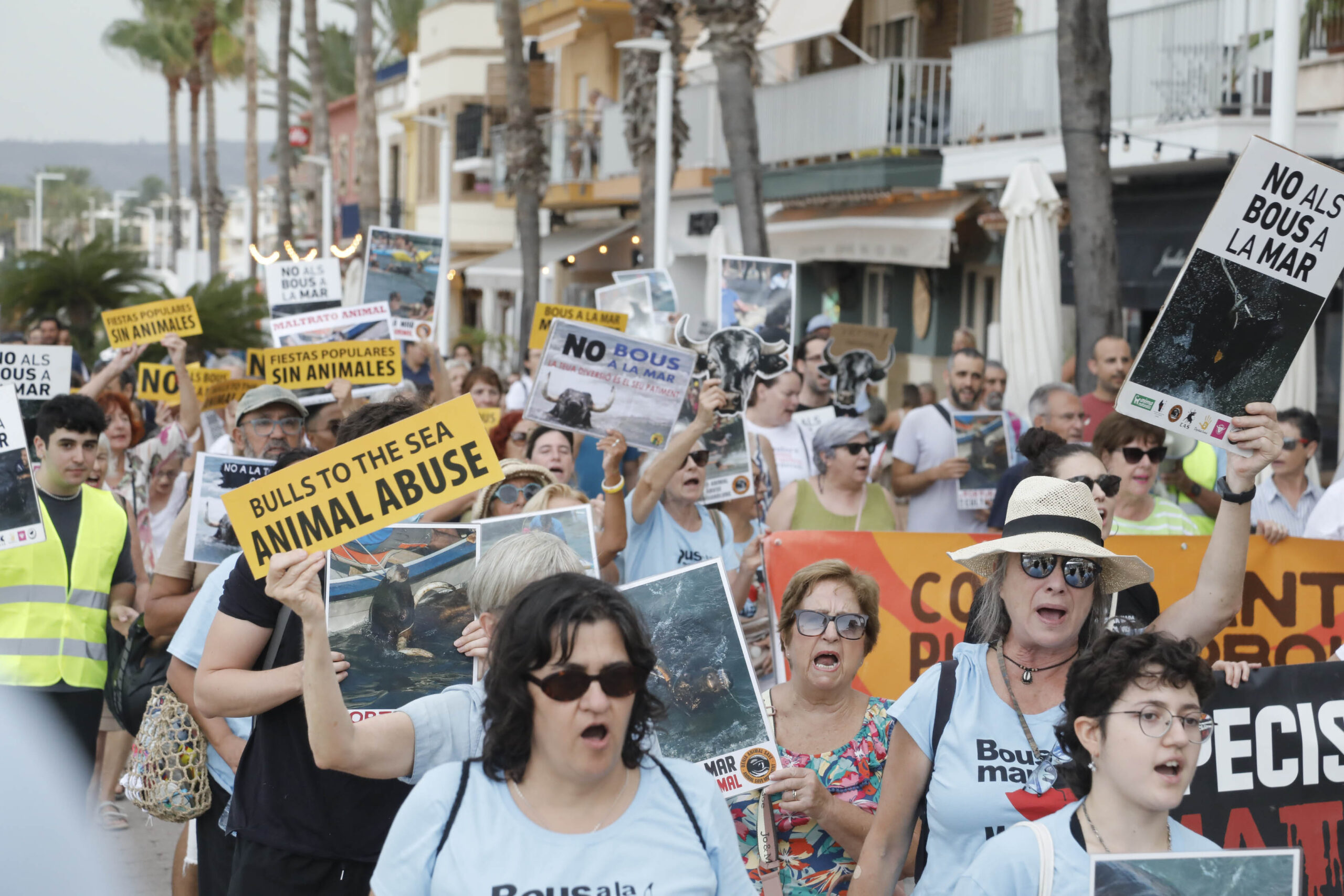 Manifestación antitaurina en Xàbia (19)