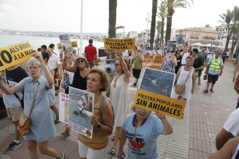 Manifestación antitaurina en Xàbia (29)