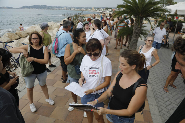 Manifestación antitaurina en Xàbia (4)