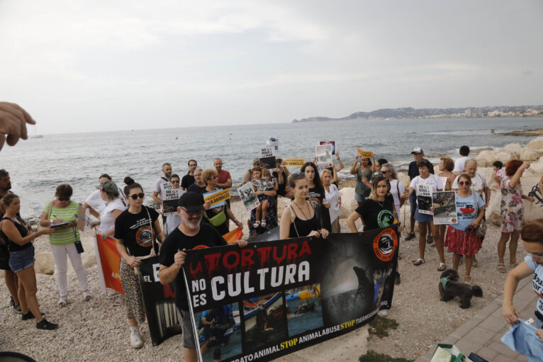 Manifestación antitaurina en Xàbia (8)