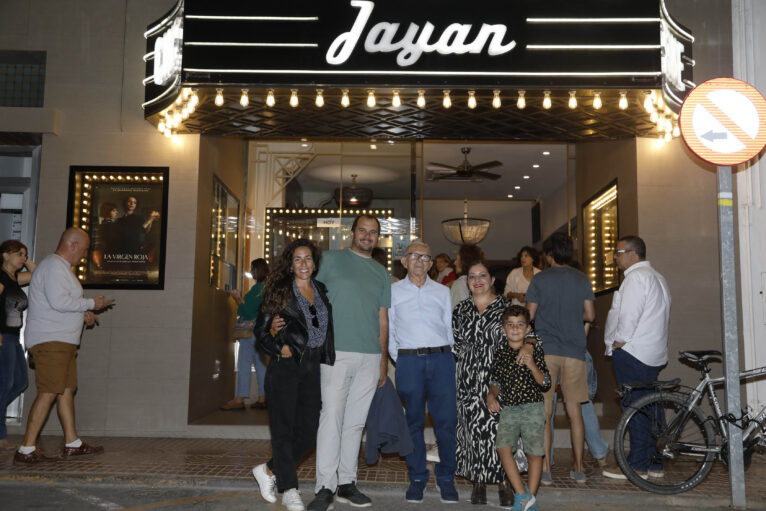 Película 'L'Àvia i el foraster' de Sergi Miralles en el Cine Jayan con coloquio (1)