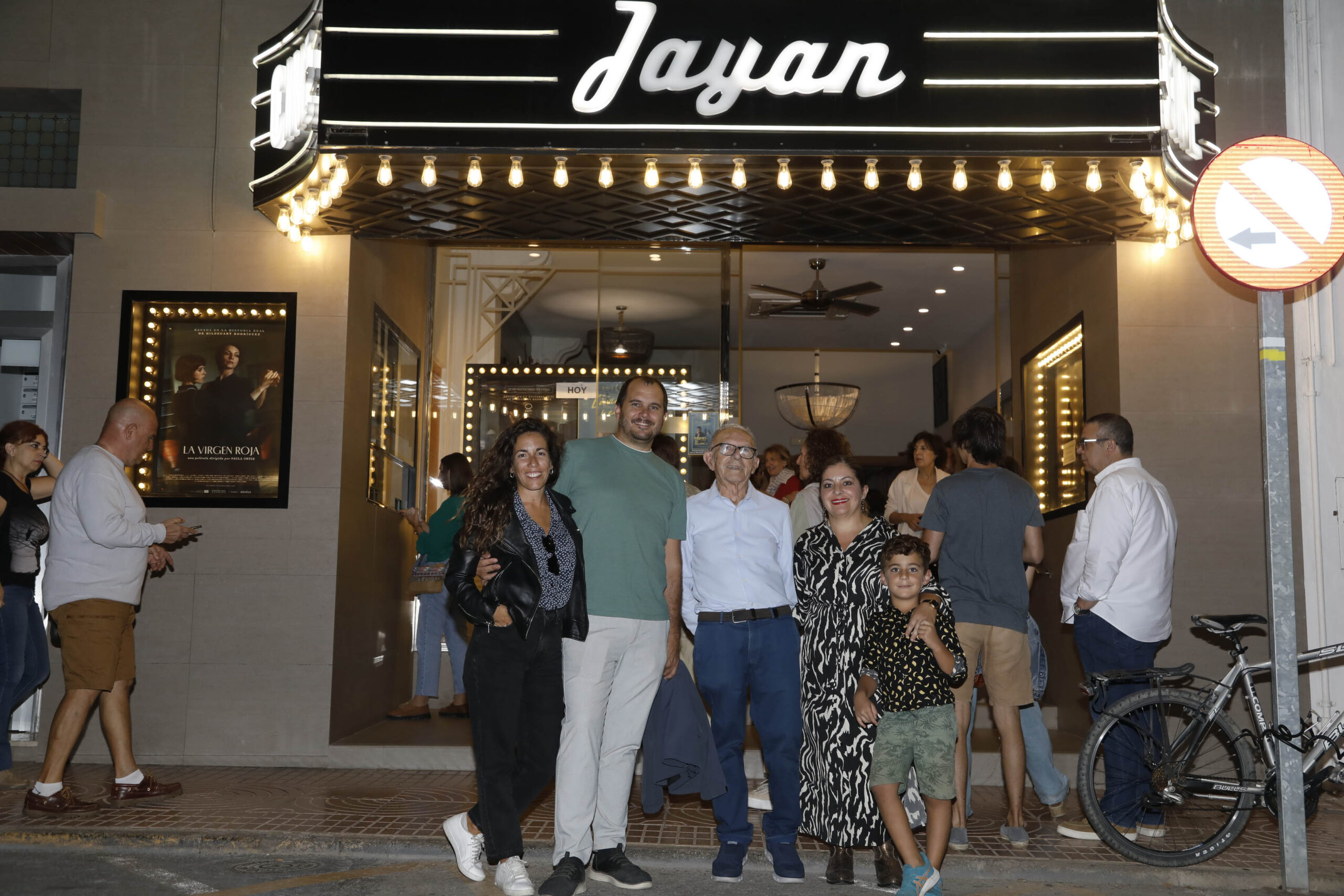 Película ‘L’Àvia i el foraster’ de Sergi Miralles en el Cine Jayan con coloquio (1)