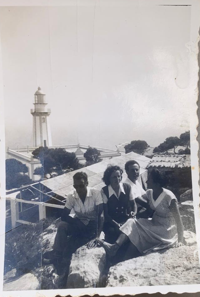 Salvador Cholbi en el faro con familiares