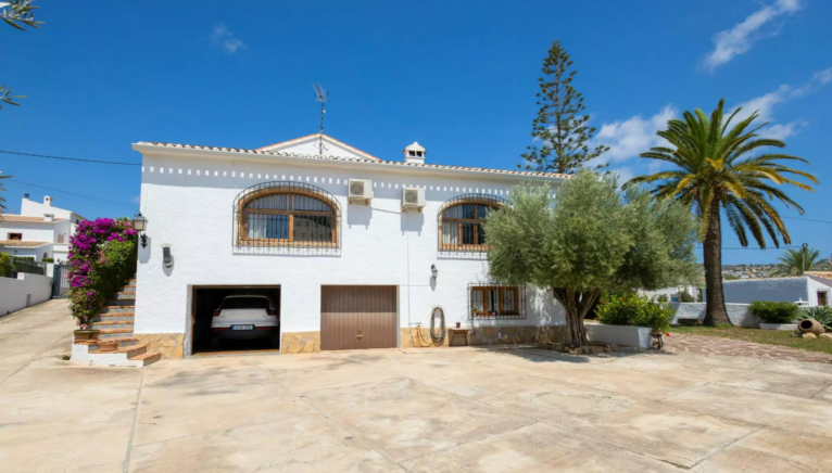 Villa en Jávea con aparcamiento privado