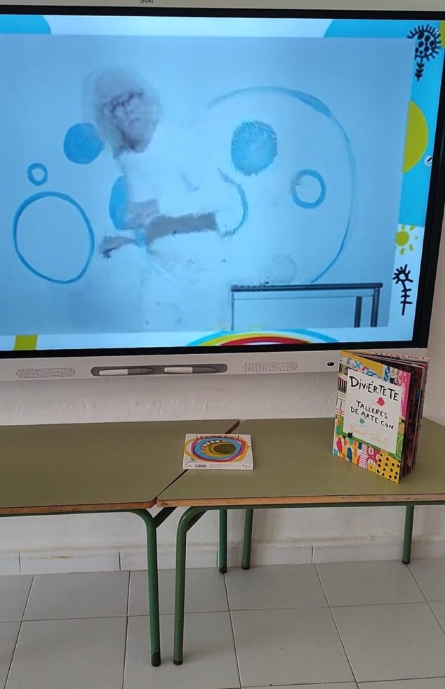 Imagen: Alumnos de infantil del Graüll de Xàbia en la clase de arte