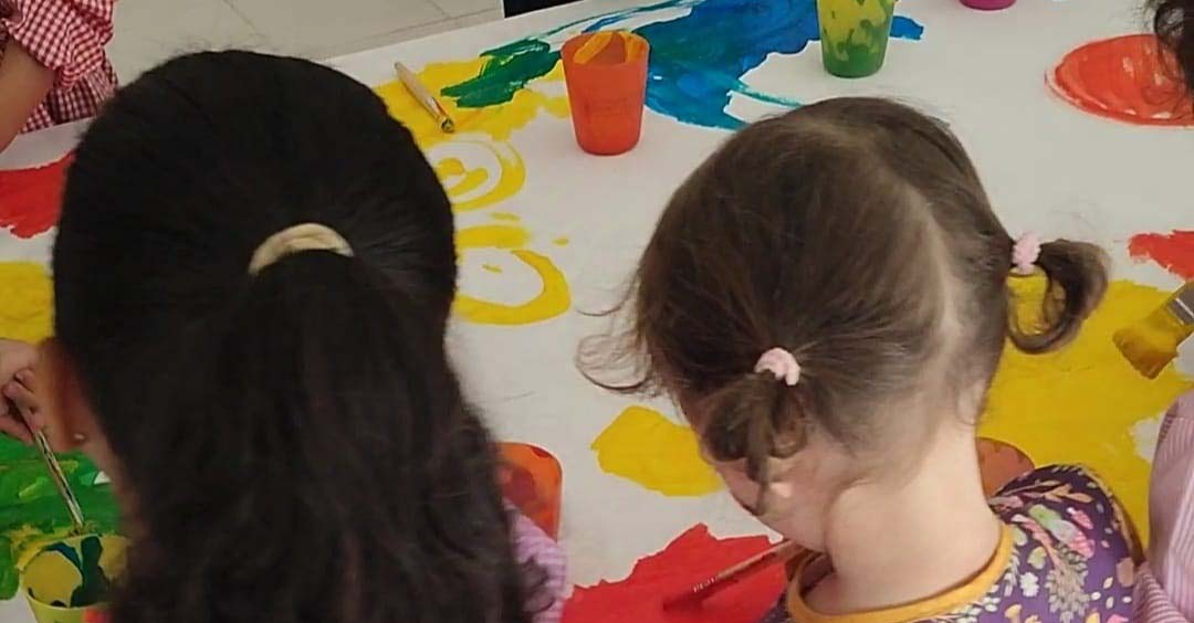 Alumnos de infantil del Graüll de Xàbia en la clase de arte –