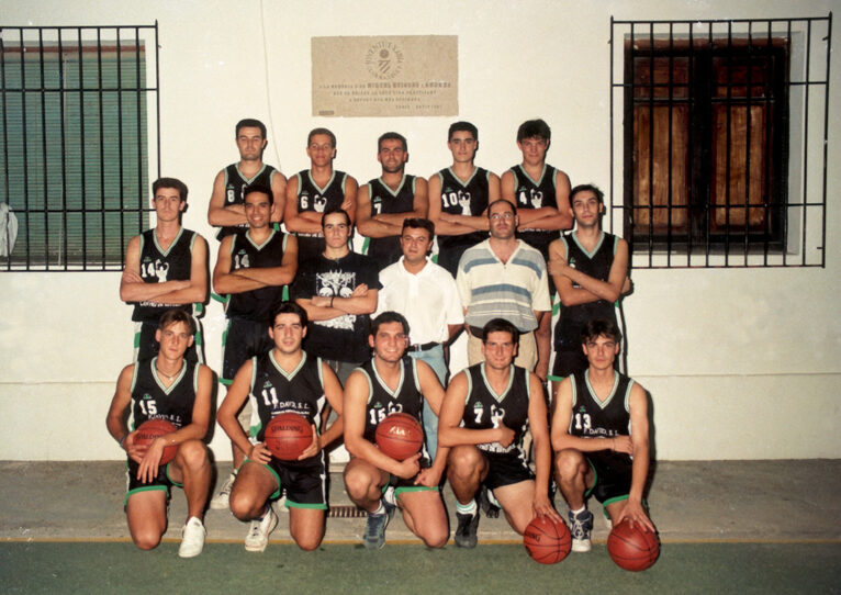 Equipo del CB Joventut Xàbia a inicios del 2000